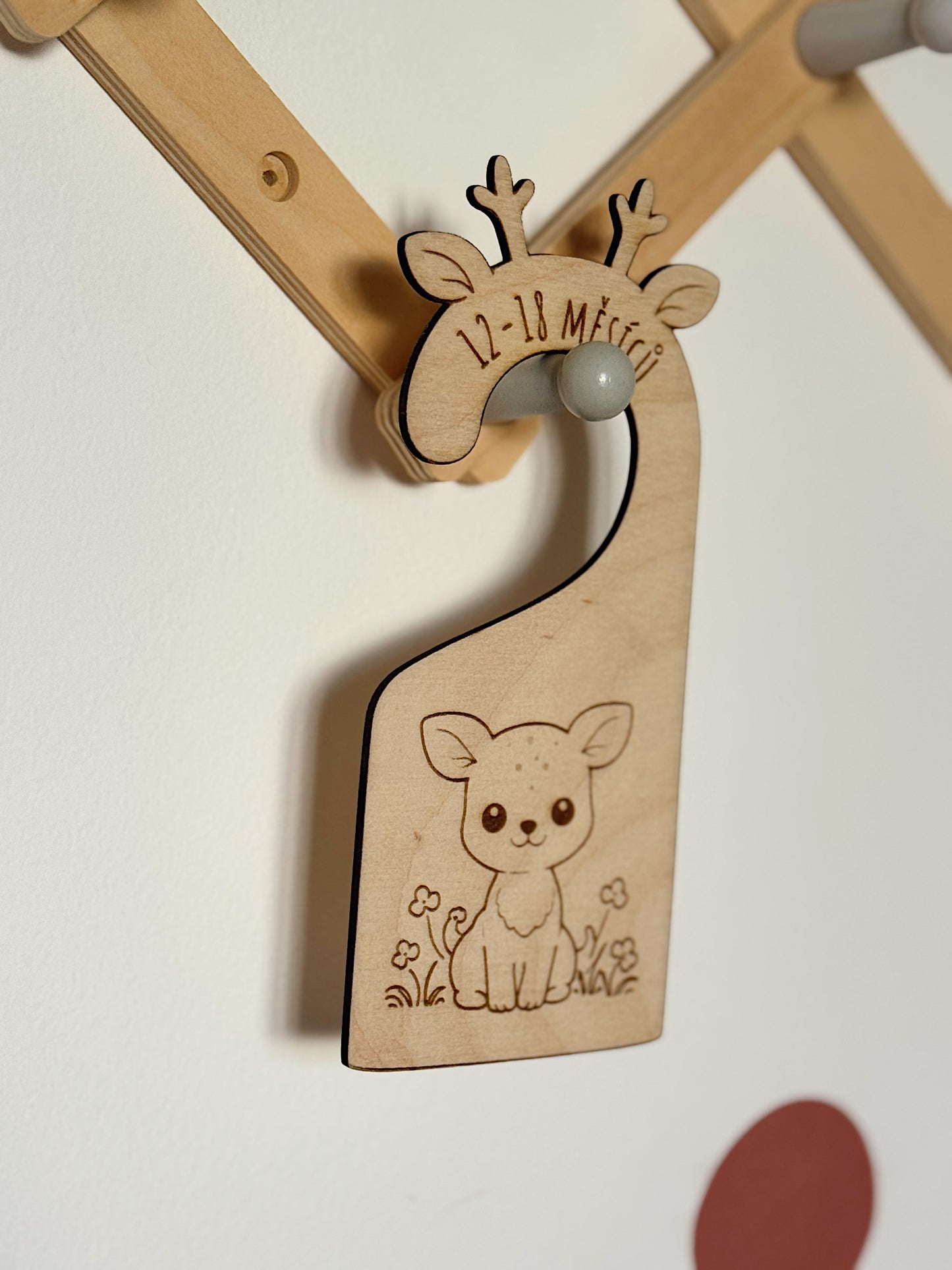 Dřevěné organizéry do dětského šatníku